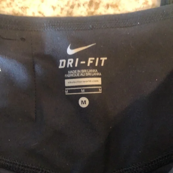 Nike Women’s Size Medium Athletic Cropped Leggings - Picture 3 of 10